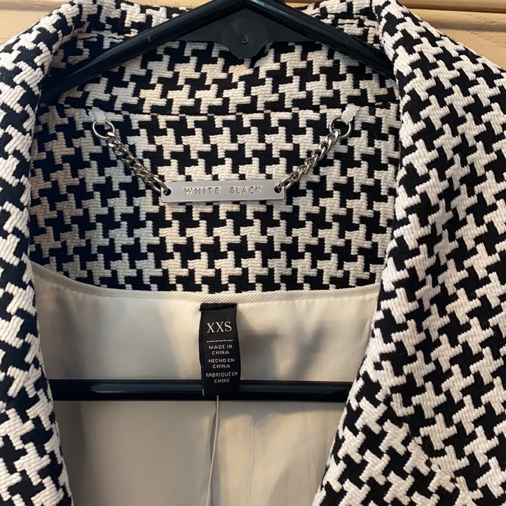 White House Black Market Houndstooth Coat - Picture 8 of 14